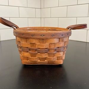 Longaberger 1992 Heartland Collection basket with leather handles